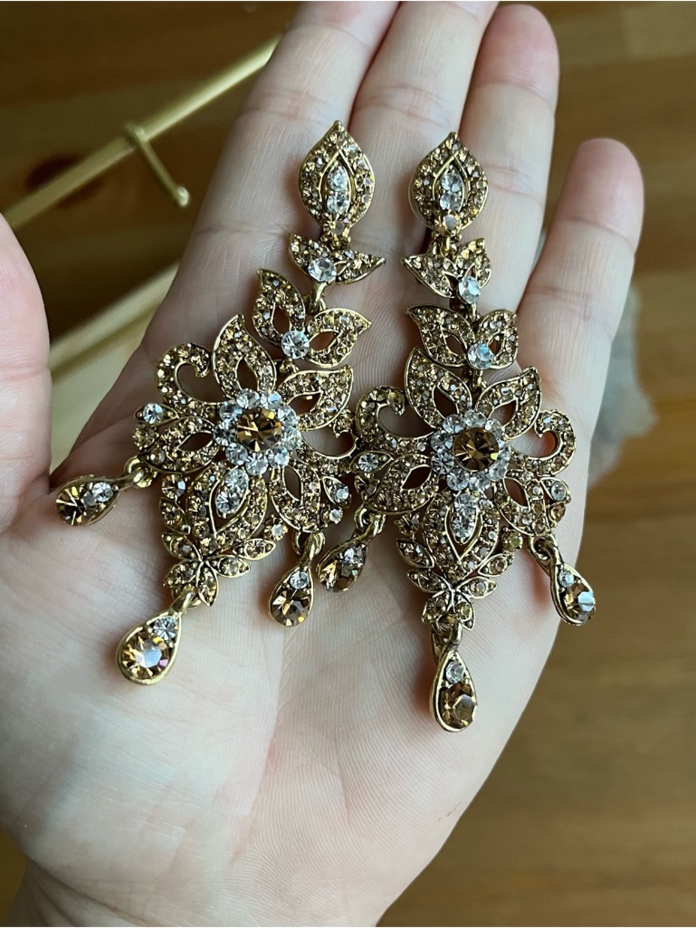 Chandelier earrings Intricate gold-tone metalwork clear champagne rhinestones - Picture 5 of 7